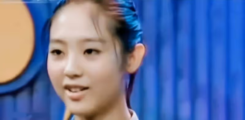 國慶出生的女演員，6歲練雜技13歲入伍，邢菲成了娛樂圈的「清流」