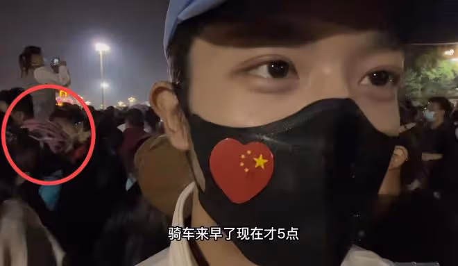 27歲女星被曝戀情，疑與男偶像同去天安門歡度國慶，諸多細節被扒
