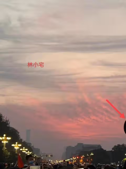 27歲女星被曝戀情，疑與男偶像同去天安門歡度國慶，諸多細節被扒