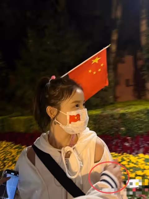 27歲女星被曝戀情，疑與男偶像同去天安門歡度國慶，諸多細節被扒