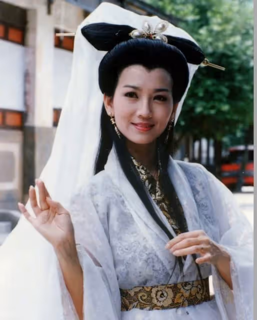 女星的18歲!趙雅芝端莊大氣,張柏芝青澀稚嫩,蔡少芬驚為天人