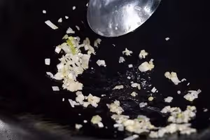 梨球果仁蝦：跟大廚學菜之北京小吊梨湯