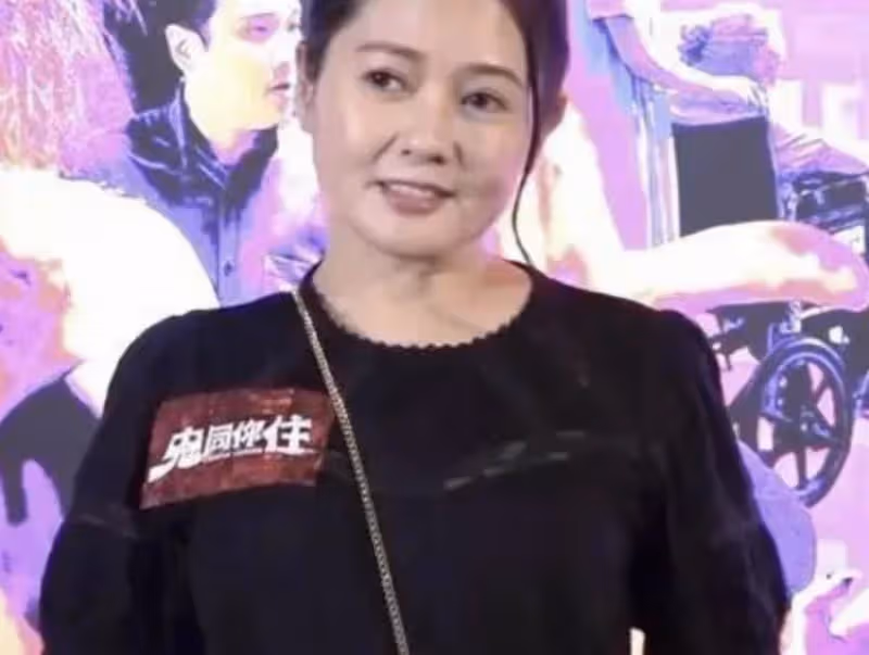 張曼玉皺紋橫生「老態明顯」，李麗珍氣質全無「胖若兩人」，那些退隱的「香港女神」變化大，網友：女神都老了
