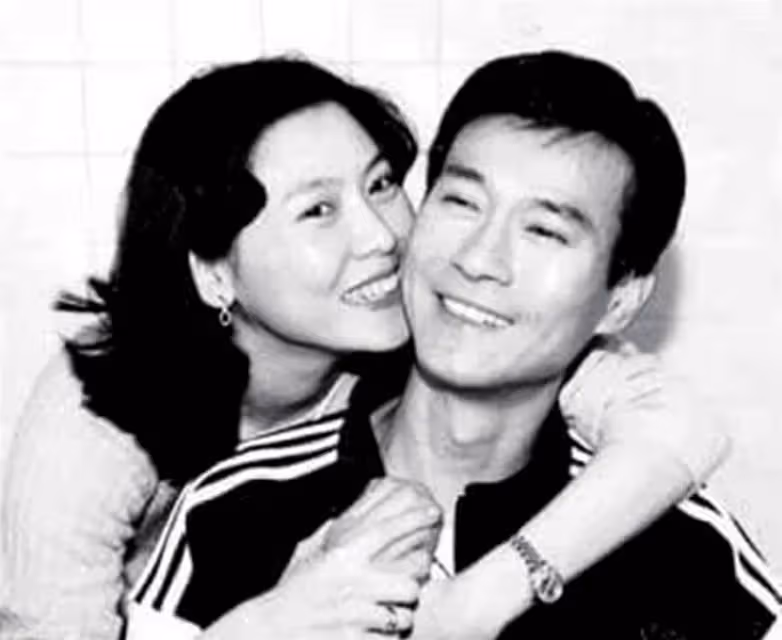 鄭少秋被三大才子逮住追問第三次婚姻，黃霑開口即為肥肥打抱不平