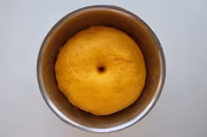 超柔軟的胡蘿蔔餐包