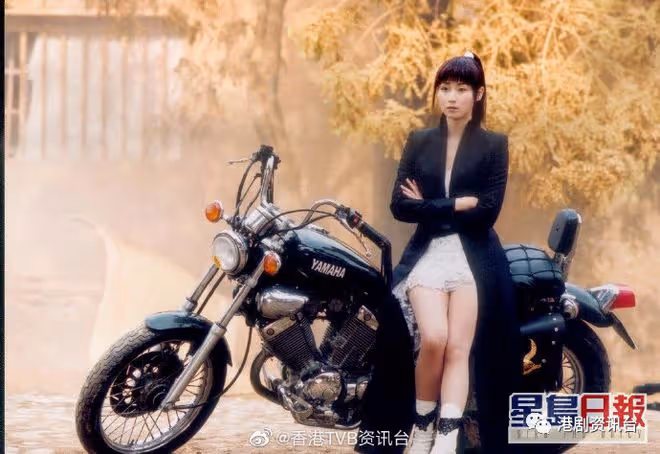 萬綺雯52歲生日轉行運動造型!18歲選亞姐驚人長腿沒有變過