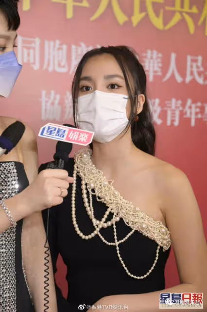 炎明熹著Tube dress成熟氣質!菊梓喬口密避講吳卓羲稱去內地旅行
