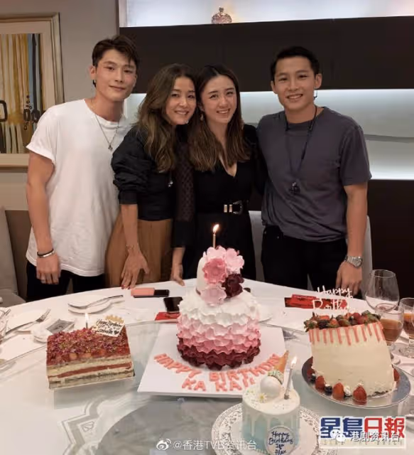 湯鎮業大女湯愛嘉星味濃郁做幕後!51歲姜坤同囡囡似兩姐妹