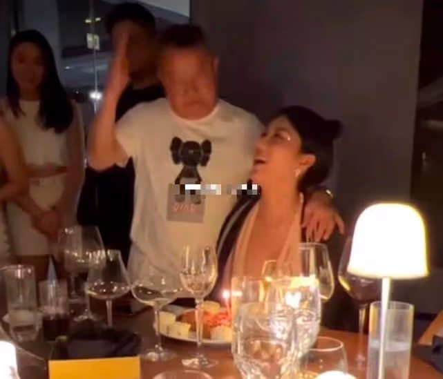 曾志偉給女模慶生,體貼入微還直接上嘴親吻,兩人年齡差近五十歲