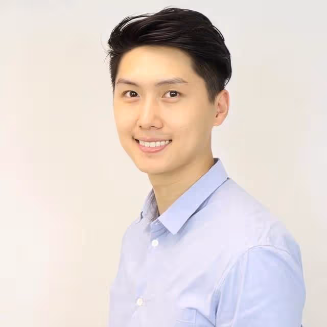 TVB視帝親弟弟星途不順!放棄演藝事業轉行賣保險,身高達1.88米