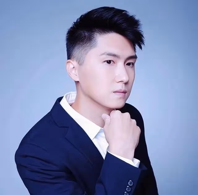 TVB視帝親弟弟星途不順!放棄演藝事業轉行賣保險,身高達1.88米