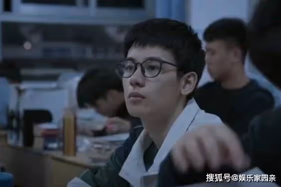 《大考》周博文高考749分，周美仁為了給兒子湊學費，賣掉遊戲帳號