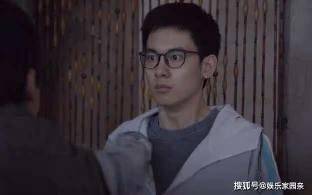 《大考》周博文高考749分,周美仁為了給兒子湊學費,賣掉遊戲帳號