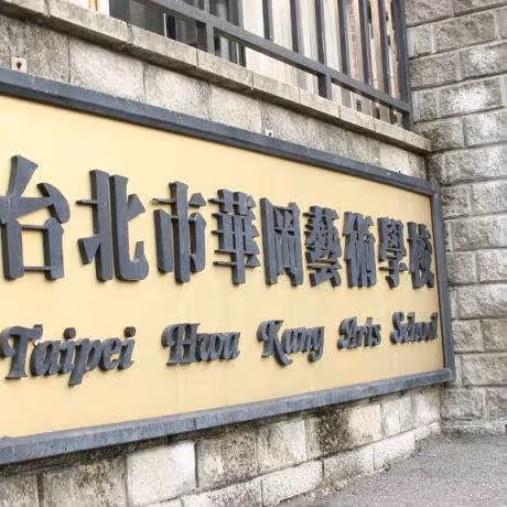 比朱麗倩先有名分!她23歲和劉德華「結婚」36歲嫁給轉世靈童 今「成闊太住千萬豪宅」:越努力越幸運
