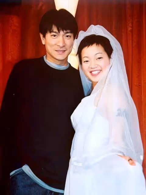 比朱麗倩先有名分!她23歲和劉德華「結婚」36歲嫁給轉世靈童 今「成闊太住千萬豪宅」:越努力越幸運