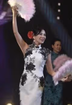 凍齡女神何永芳拒演負面角色,兒女樣貌出眾不願當星二代