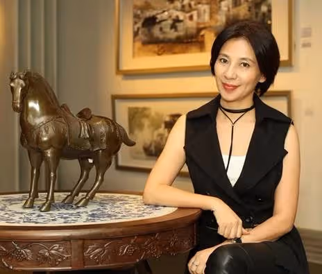 凍齡女神何永芳拒演負面角色,兒女樣貌出眾不願當星二代