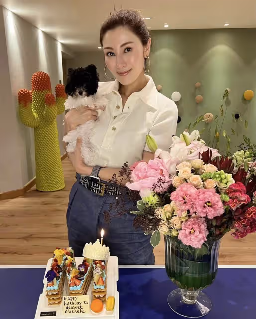 「李嘉欣」不愧是最美港姐,一襲紅裙現身活動,名媛氣質太出眾
