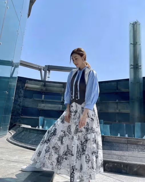 「李嘉欣」不愧是最美港姐,一襲紅裙現身活動,名媛氣質太出眾
