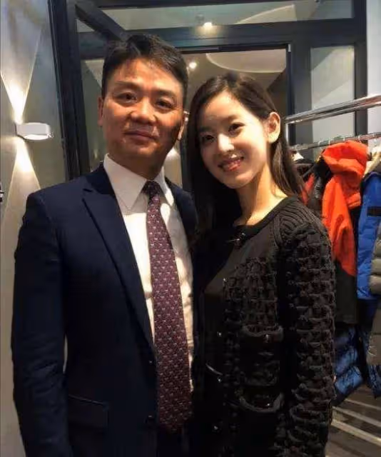 劉強東明州事件落幕,宣告誤會和解,奶茶正妹章澤天被誇清醒