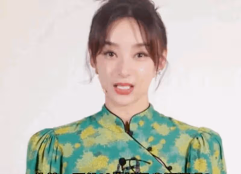 35歲袁姍姍近照曝光!說話的時候,她的嘴巴明顯是歪的,蘋果肌也很臃腫,被質