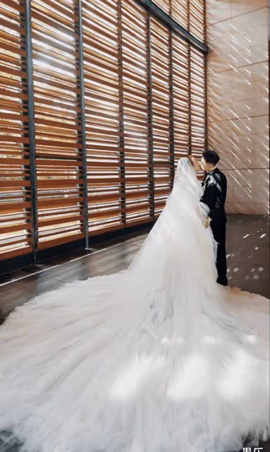 恭喜!張靚穎高調認愛後,又一歌手宣布結婚喜訊,嬌妻身材顏值不輸一線小花