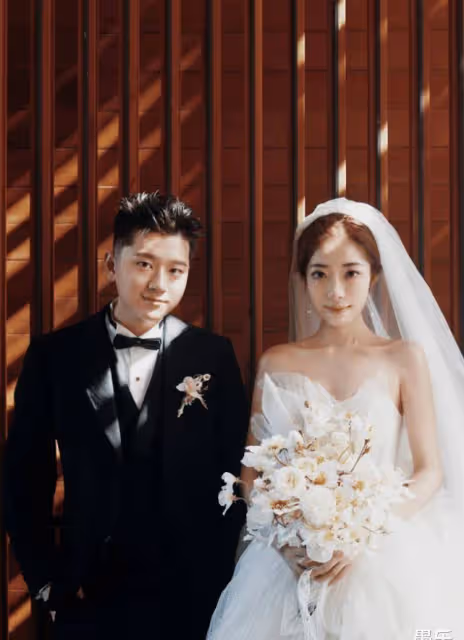 恭喜!張靚穎高調認愛後,又一歌手宣布結婚喜訊,嬌妻身材顏值不輸一線小花