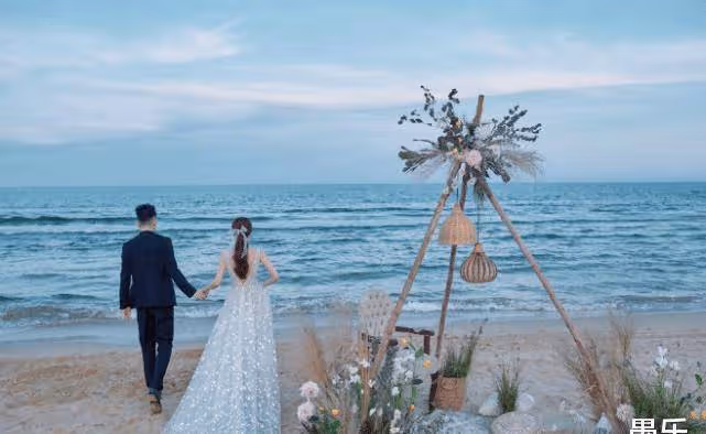 恭喜!張靚穎高調認愛後,又一歌手宣布結婚喜訊,嬌妻身材顏值不輸一線小花