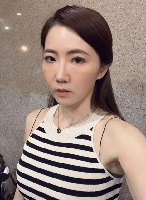 謝忻私密照又外洩!男星無預警「公開泳裝挖空照」美背全都露 她嚇得驚慌失措:給你私用的