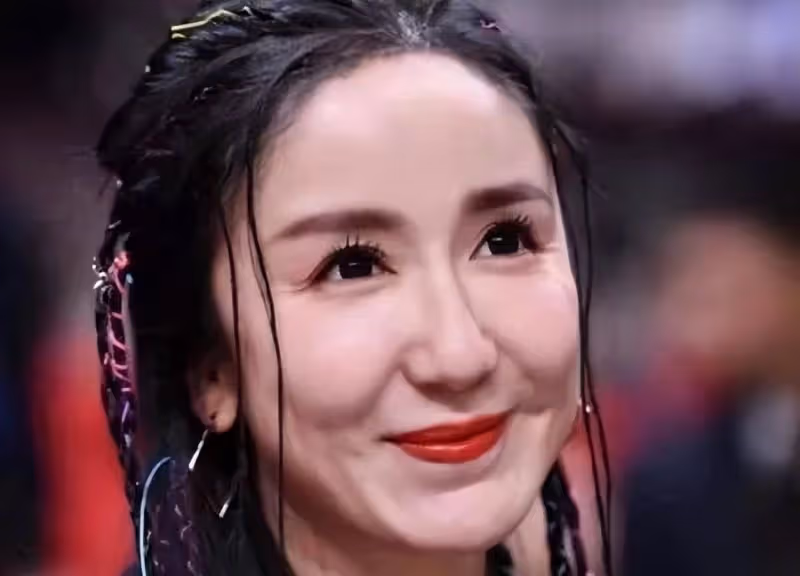 滿臉玻尿酸，笑比哭更難看，這10顆滿臉的星星，一個都說不出口