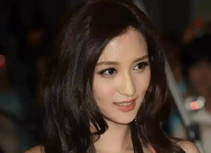 滿臉玻尿酸,笑比哭更難看,這10顆滿臉的星星,一個都說不出口