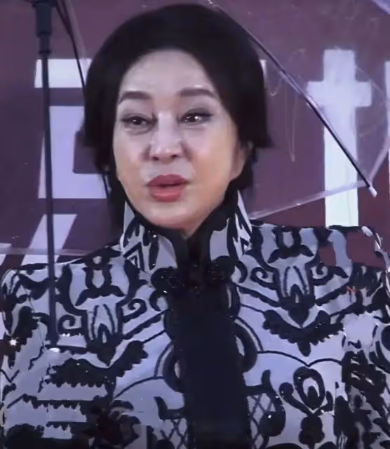 滿臉玻尿酸,笑比哭更難看,這10顆滿臉的星星,一個都說不出口