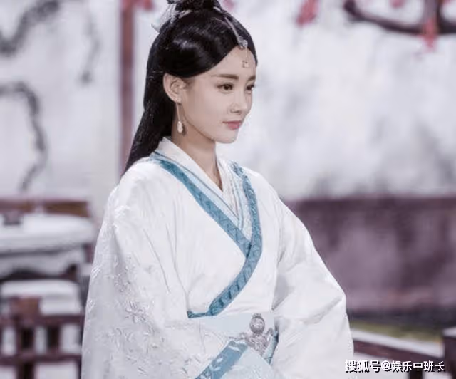 她本是趙麗穎替身,在她懷孕期間不斷接戲,如今成新一代小花