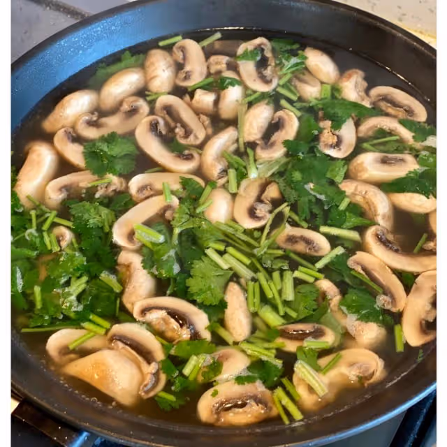 不吃飯先喝兩碗的極簡口蘑湯