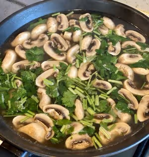 不吃飯先喝兩碗的極簡口蘑湯