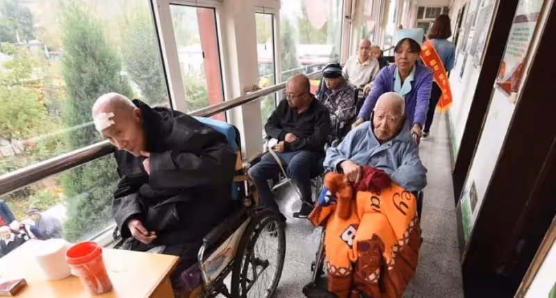 78歲老人「回顧退休生活」坦言：請過2次看護去過養老院　才明白「晚年最好的歸宿」在哪裡