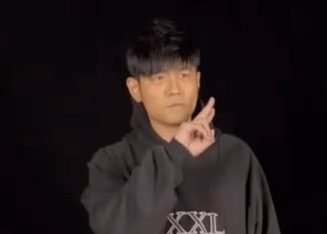 周杰倫看秀生圖眼袋比眼睛大 被拍成一米三