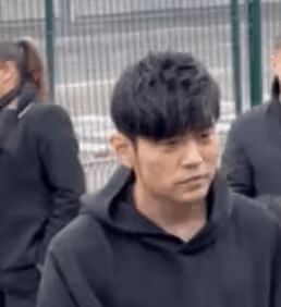 周杰倫看秀生圖眼袋比眼睛大 被拍成一米三