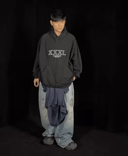 周杰倫看秀生圖眼袋比眼睛大 被拍成一米三