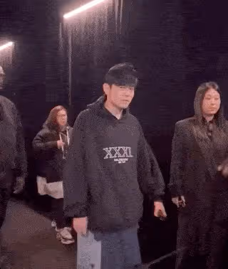 周杰倫看秀生圖眼袋比眼睛大 被拍成一米三