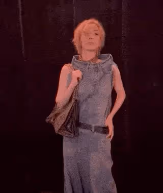 周杰倫看秀生圖眼袋比眼睛大 被拍成一米三