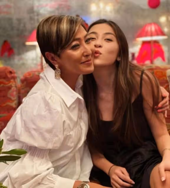 越大越美!知名港星女兒憑貴氣長相成名牌寵兒,成熟美帶有高級感