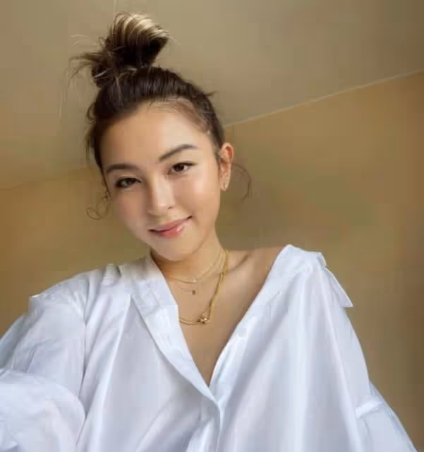 越大越美!知名港星女兒憑貴氣長相成名牌寵兒,成熟美帶有高級感
