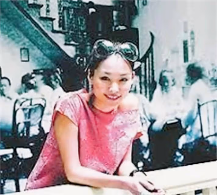 47歲天后變瘋女「被送進精神病院」!為愛癡狂淪落街頭 被家人奪走財產:將一手好牌打爛