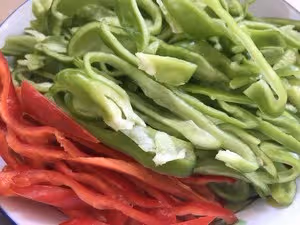 青椒肉絲（超簡單的家常菜）