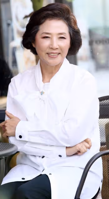 河智苑新劇搭檔高斗心 44歲未婚感情成謎 曾被質疑是「人工美女」