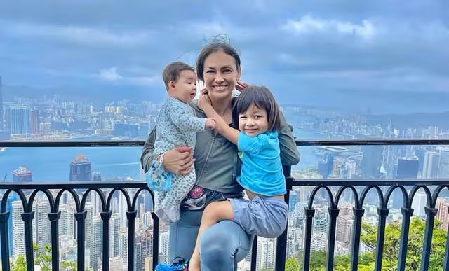恭喜!香港名模產後再現豐滿身材,未婚先孕為印度富商生了倆兒子