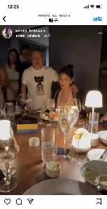 69歲曾志偉當眾熱吻26歲超模！女方身材豐滿身高1.8米