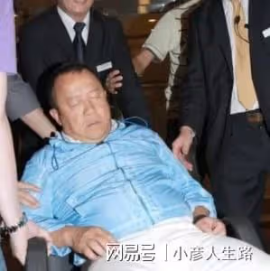 69歲曾志偉當眾熱吻26歲超模！女方身材豐滿身高1.8米