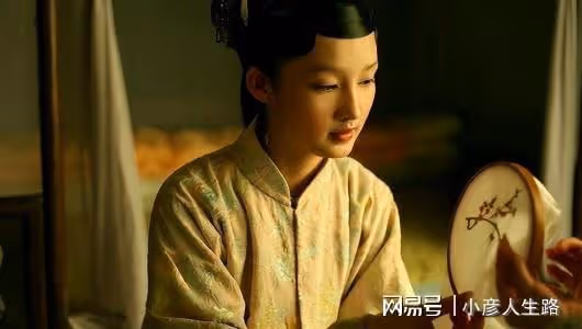遭李易峰性騷擾，說「紅樓夢白拍了」，被秘密培養9年的她，太慘